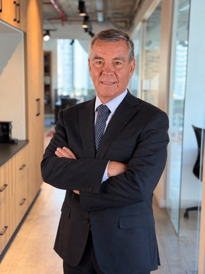 Mauricio Saldivia, Socio fundador